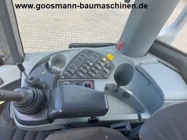 اللودر بعجل New Holland W 110 B: صور 7