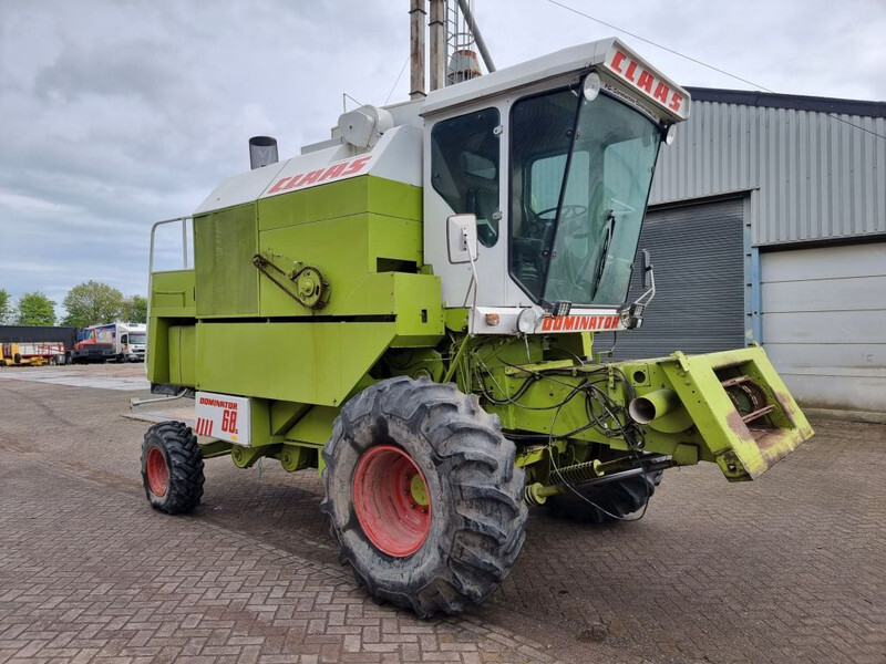 Claas Dominator 68s - حصادة شاملة: صور 3 Claas Dominator 68s - حصادة شاملة: صور 3