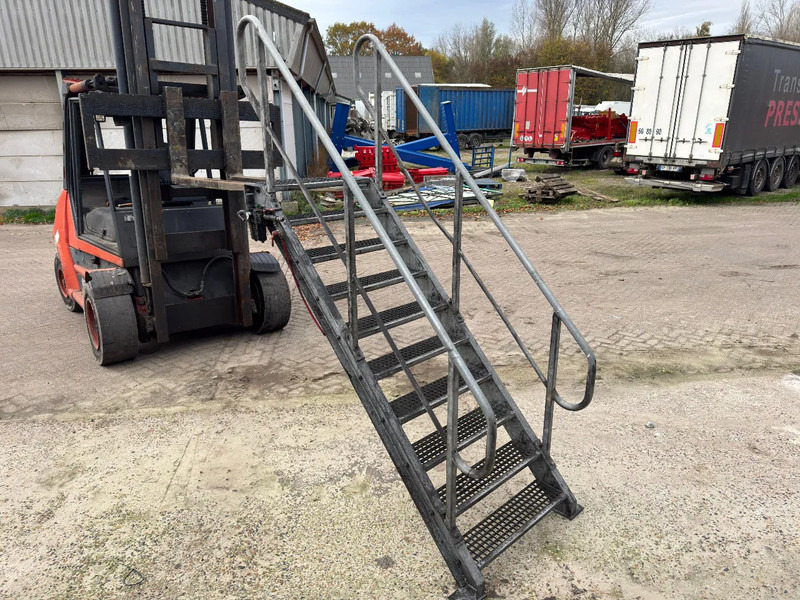 Diversen Steektrap 1.90 x 1.90 - قطع الغيار - شاحنة: صور 3 Diversen Steektrap 1.90 x 1.90 - قطع الغيار - شاحنة: صور 3