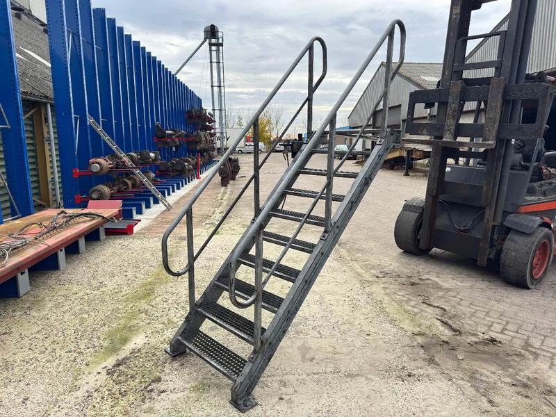 Diversen Steektrap 1.90 x 1.90 - قطع الغيار - شاحنة: صور 1 Diversen Steektrap 1.90 x 1.90 - قطع الغيار - شاحنة: صور 1