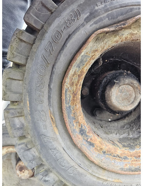 Michelin 18x7-8 (180/70-8) full rubber - الإطارات: صور 3 Michelin 18x7-8 (180/70-8) full rubber - الإطارات: صور 3