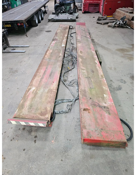 Stertil-Koni Ultra 4-koloms Hefbrug 17500KG - قطع الغيار: صور 3 Stertil-Koni Ultra 4-koloms Hefbrug 17500KG - قطع الغيار: صور 3