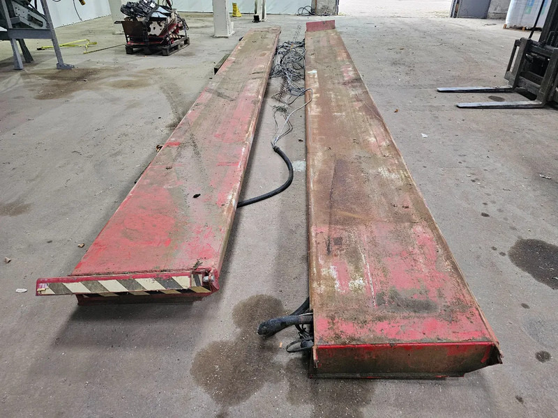 Stertil-Koni Ultra 4-koloms Hefbrug 17500KG - قطع الغيار: صور 2 Stertil-Koni Ultra 4-koloms Hefbrug 17500KG - قطع الغيار: صور 2