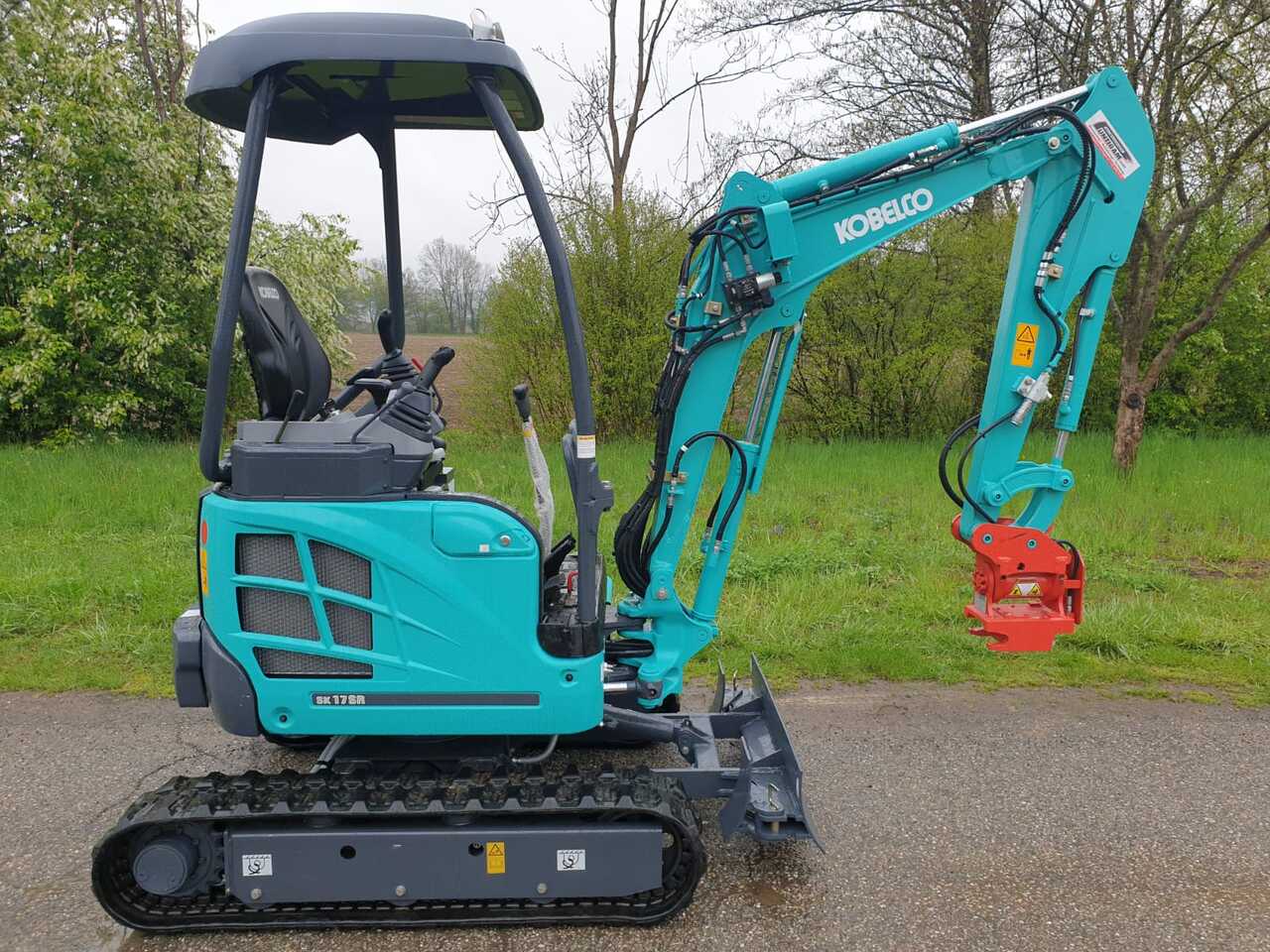 KOBELCO SK 17 SR-3E - حفارة مصغرة: صور 2 KOBELCO SK 17 SR-3E - حفارة مصغرة: صور 2