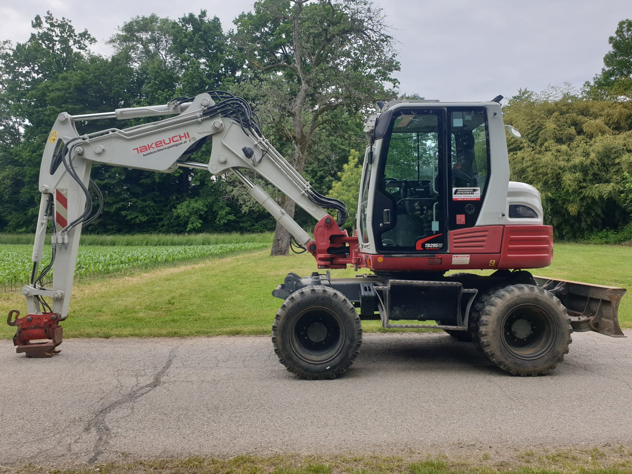 TAKEUCHI TB 295W - حفارة على عجلات: صور 1 TAKEUCHI TB 295W - حفارة على عجلات: صور 1