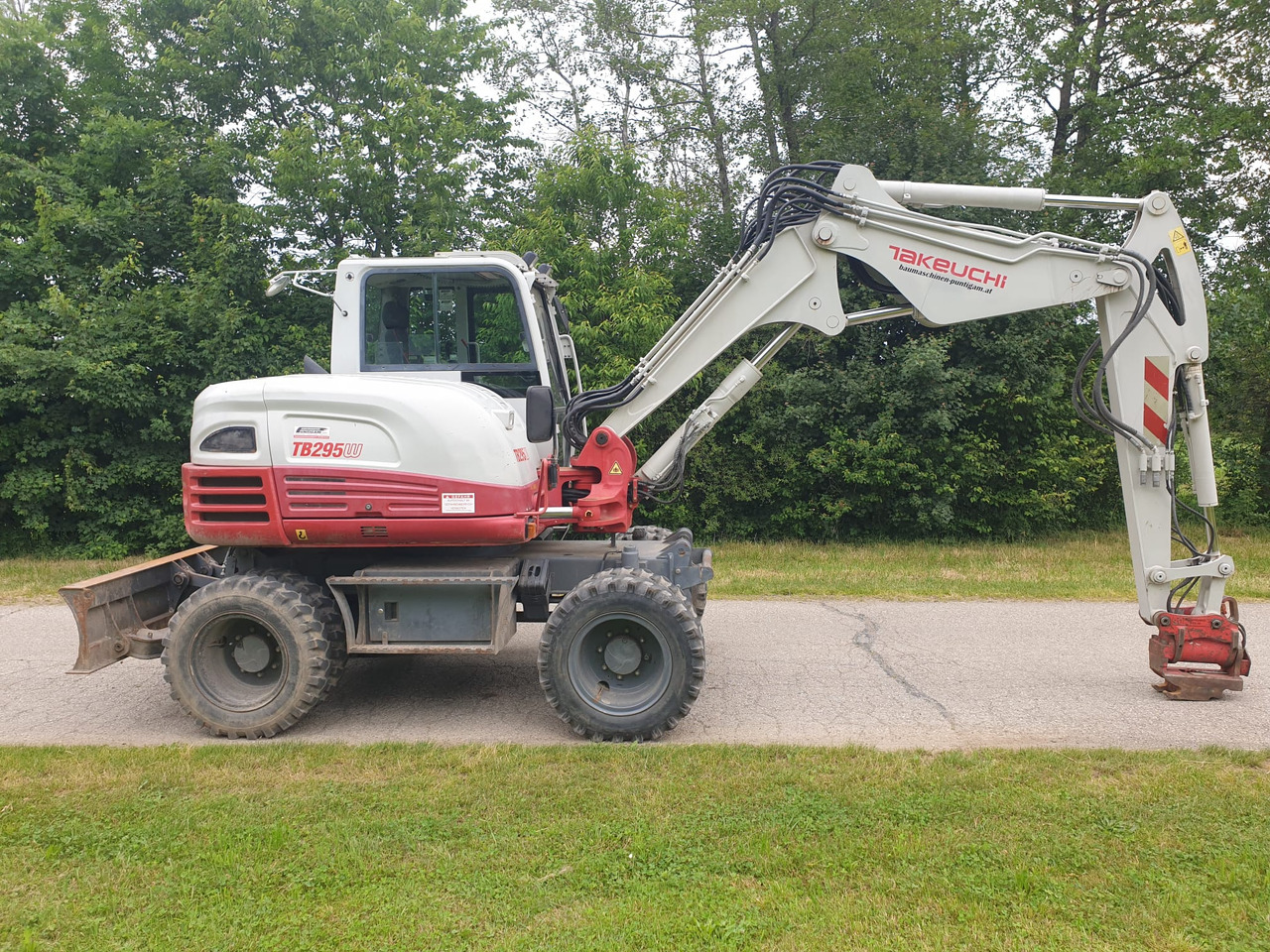 TAKEUCHI TB 295W - حفارة على عجلات: صور 2 TAKEUCHI TB 295W - حفارة على عجلات: صور 2