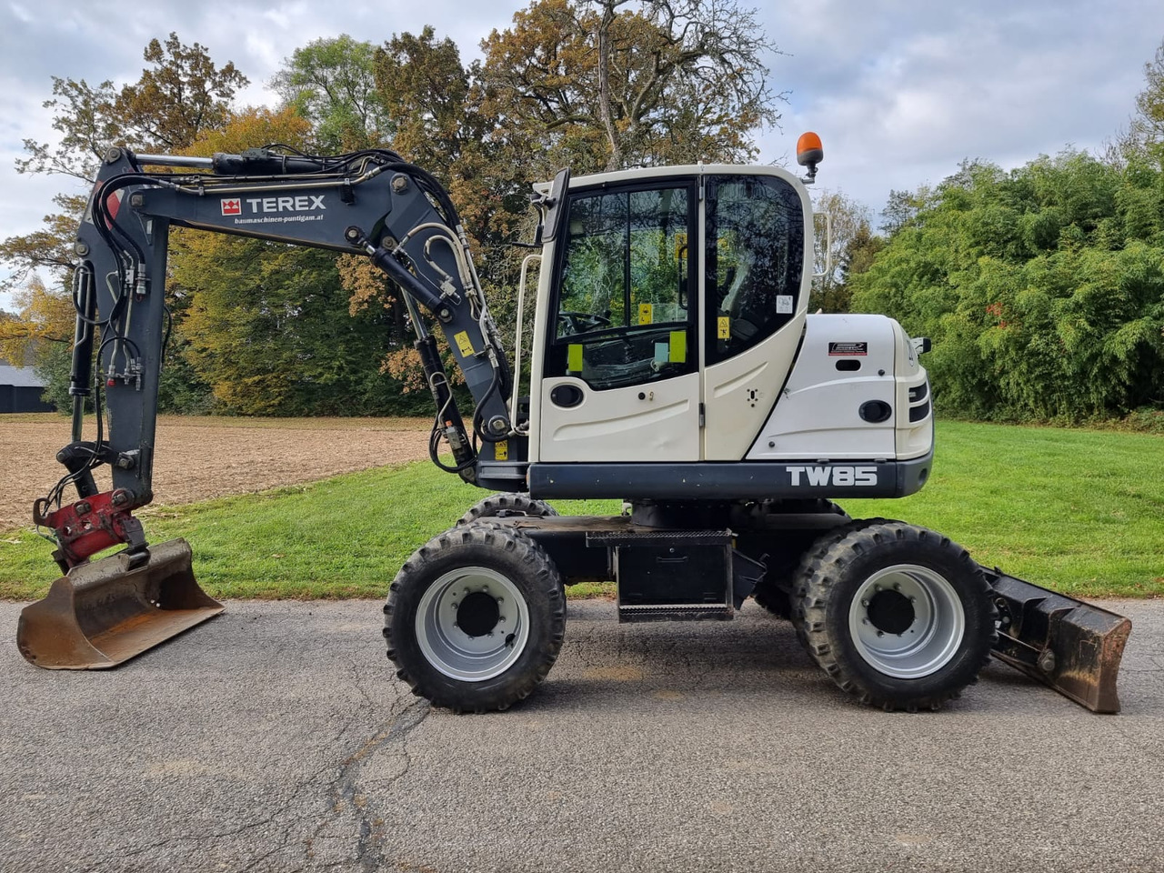 Terex TW 85 - حفارة على عجلات: صور 1 Terex TW 85 - حفارة على عجلات: صور 1