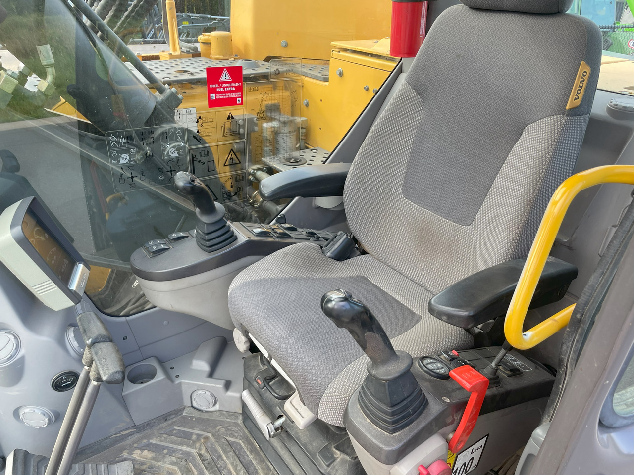 VOLVO ECR145D - حفارات زحافة: صور 5 VOLVO ECR145D - حفارات زحافة: صور 5