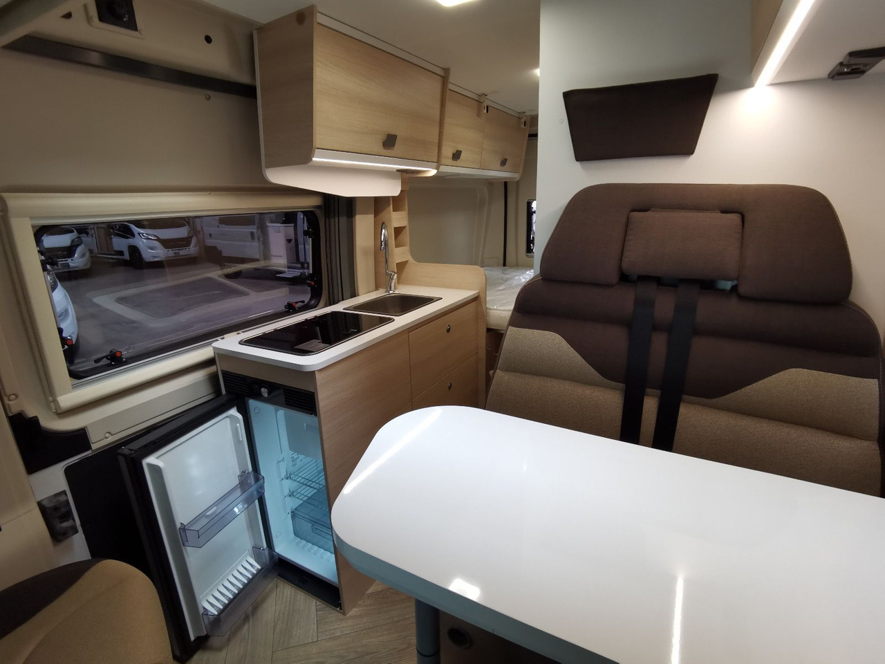 Chausson V594 S FIRST LINE / ZUBEHÖR & LOOK -PAKET/ 5.41M إيجار Chausson V594 S FIRST LINE / ZUBEHÖR & LOOK -PAKET/ 5.41M: صور 12