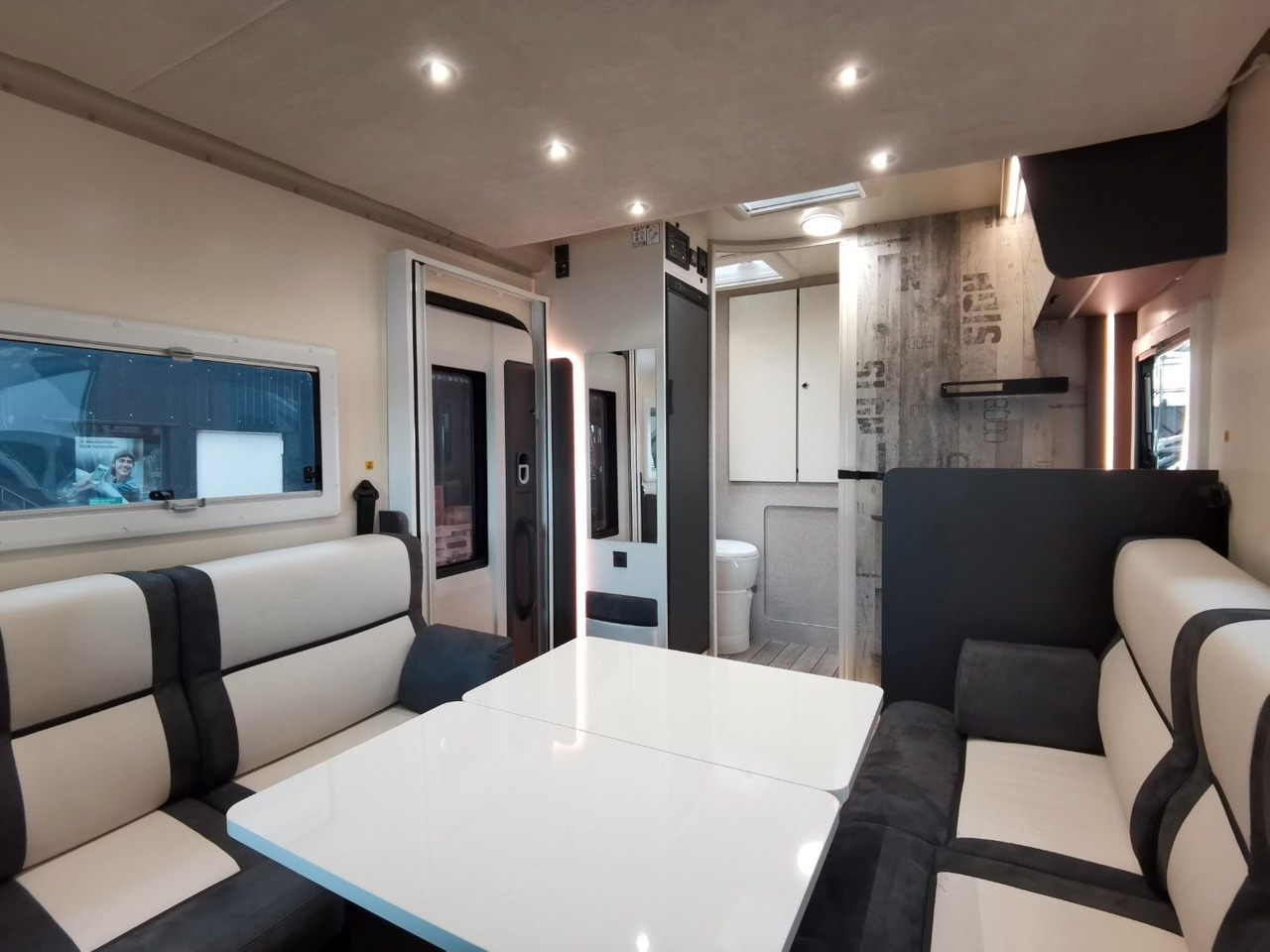 موتر هوم شبه متكامل Forster T 639 LF /-2026- / 165 PS-8G / HUBBETT & RAUMBAD: صور 16