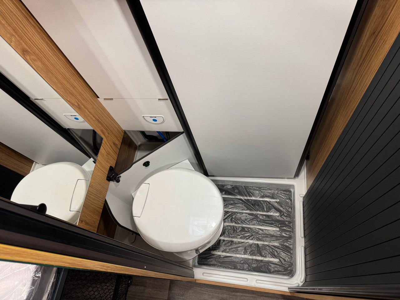 كرفان فان Karmann DEXTER 580 / MODELL 2026 / CONCEPT PLUS-PAKET: صور 23 كرفان فان Karmann DEXTER 580 / MODELL 2026 / CONCEPT PLUS-PAKET: صور 23