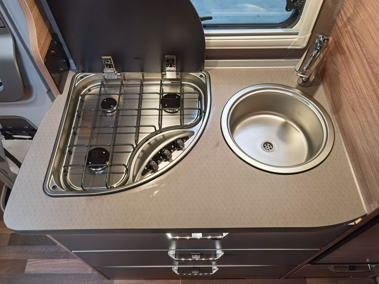 موتر هوم شبه متكامل Weinsberg CARACOMPACT 600 MEG PEPPER / MODELL 2026: صور 19