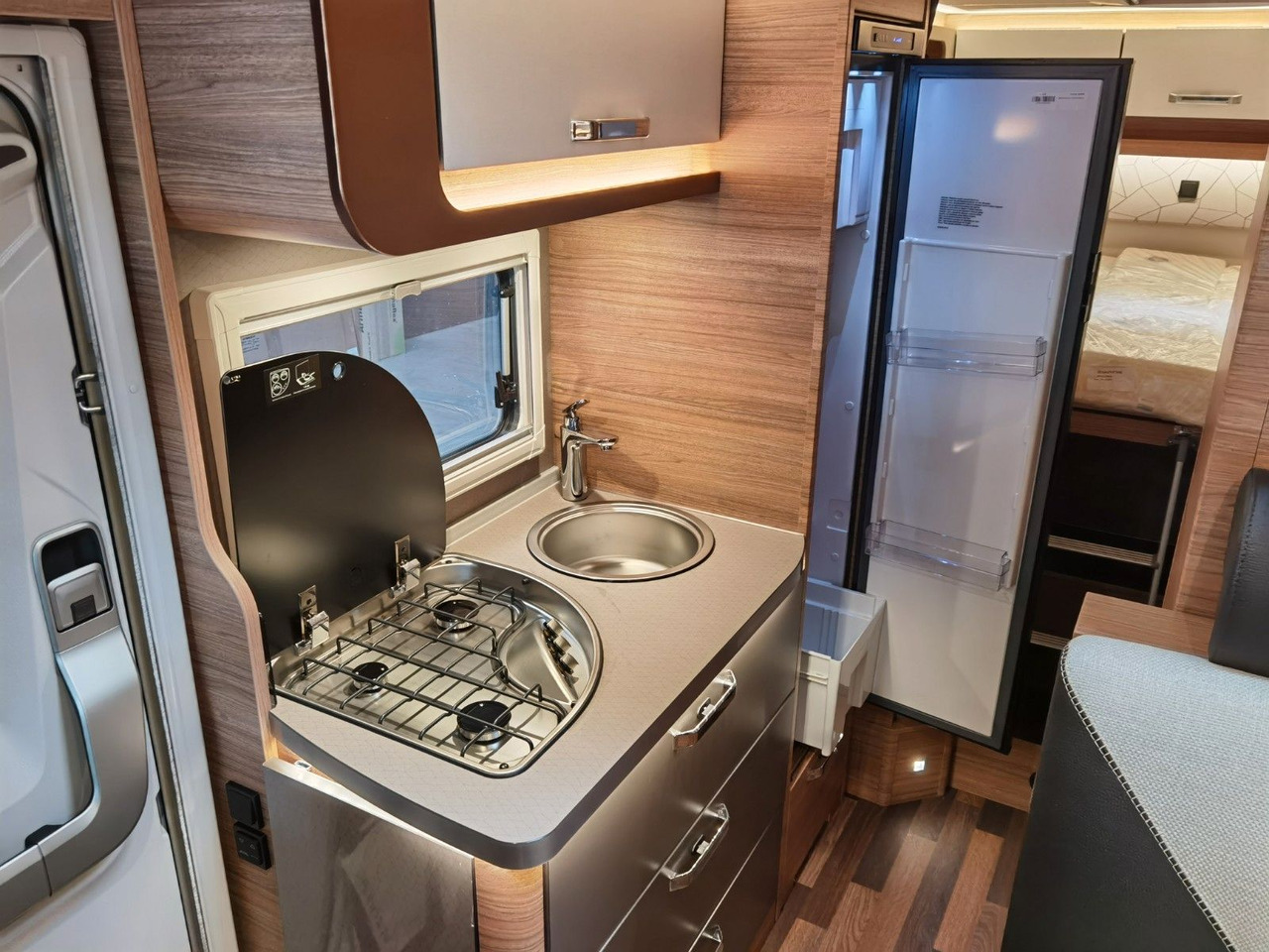 موتر هوم شبه متكامل Weinsberg CARACOMPACT 600 MEG PEPPER / MODELL 2026: صور 17