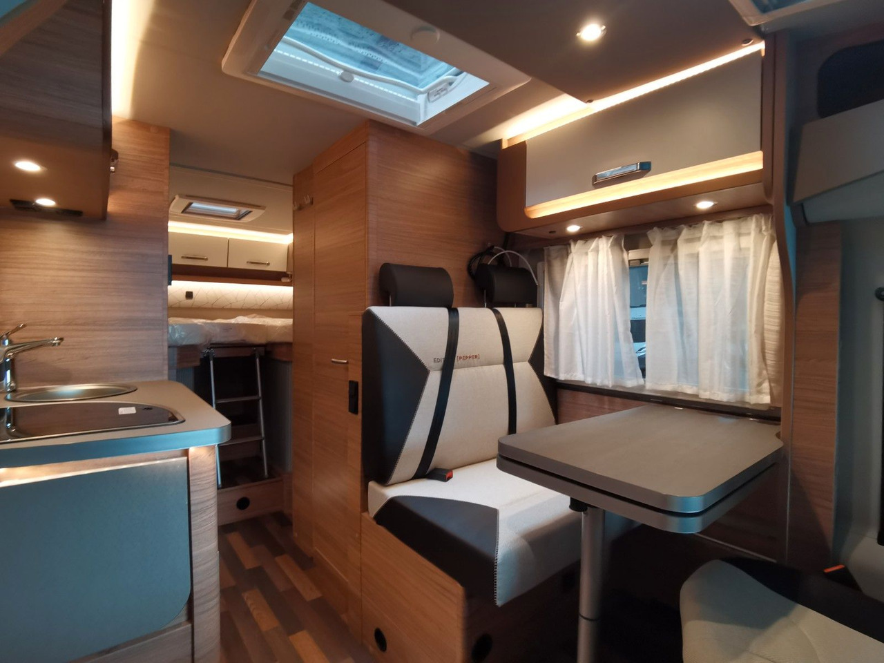 موتر هوم شبه متكامل Weinsberg CARACOMPACT 600 MEG PEPPER / MODELL 2026: صور 16