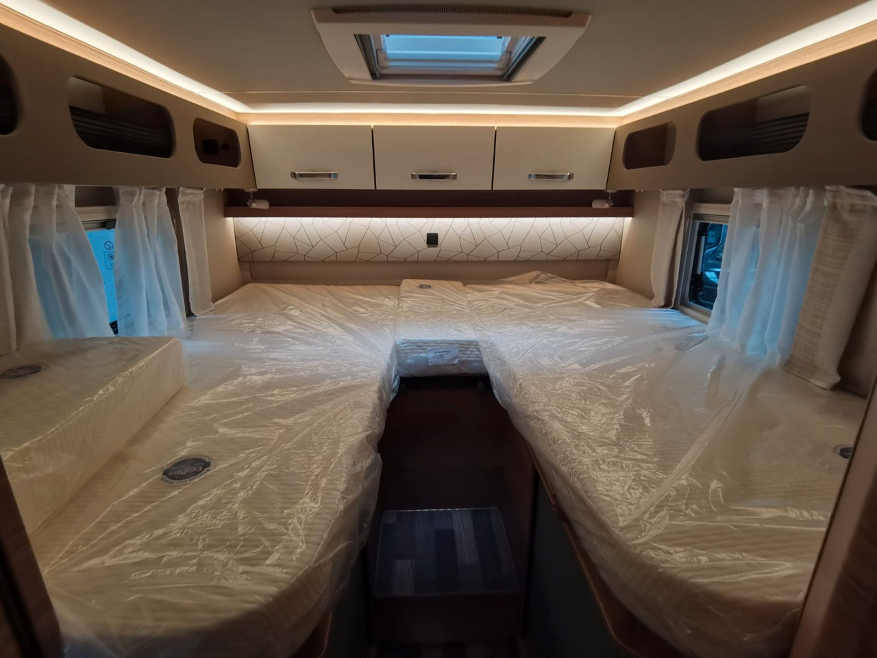 موتر هوم شبه متكامل Weinsberg CARACOMPACT 600 MEG PEPPER / MODELL 2026: صور 20