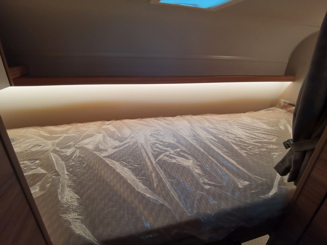 موتر هوم سقف عالي Weinsberg CARAHOME 600 DKG / 140PS / ETAGENBETTEN / 5xPERS: صور 16 موتر هوم سقف عالي Weinsberg CARAHOME 600 DKG / 140PS / ETAGENBETTEN / 5xPERS: صور 16