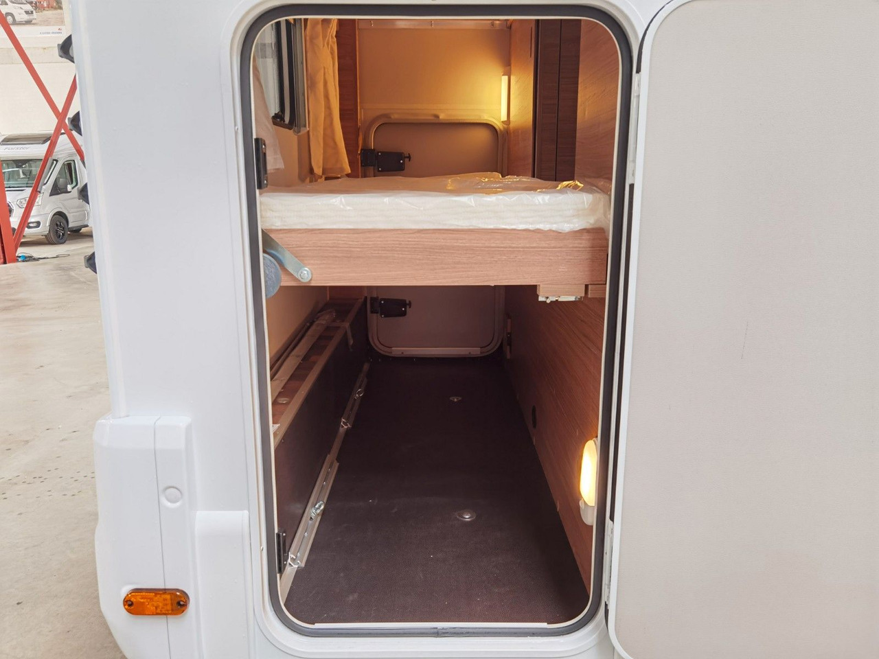 موتر هوم سقف عالي Weinsberg CARAHOME 600 DKG / 140PS / ETAGENBETTEN / 5xPERS: صور 9 موتر هوم سقف عالي Weinsberg CARAHOME 600 DKG / 140PS / ETAGENBETTEN / 5xPERS: صور 9