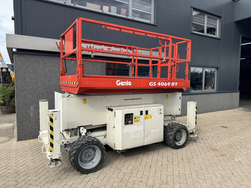 Genie GS 4069 RT Hoogwerker / Arbeitsbuhne 14mtr werkhoogte 4x4 Kubota DIESEL 2014 - رافعات مقصية: صور 2 Genie GS 4069 RT Hoogwerker / Arbeitsbuhne 14mtr werkhoogte 4x4 Kubota DIESEL 2014 - رافعات مقصية: صور 2