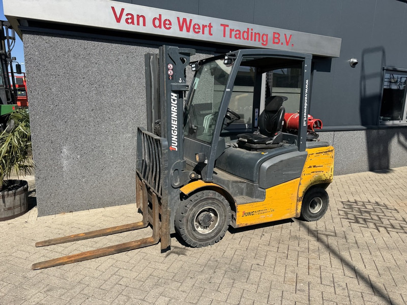 Jungheinrich TFG 425 - رافعة شوكية تعمل بالغاز: صور 4 Jungheinrich TFG 425 - رافعة شوكية تعمل بالغاز: صور 4