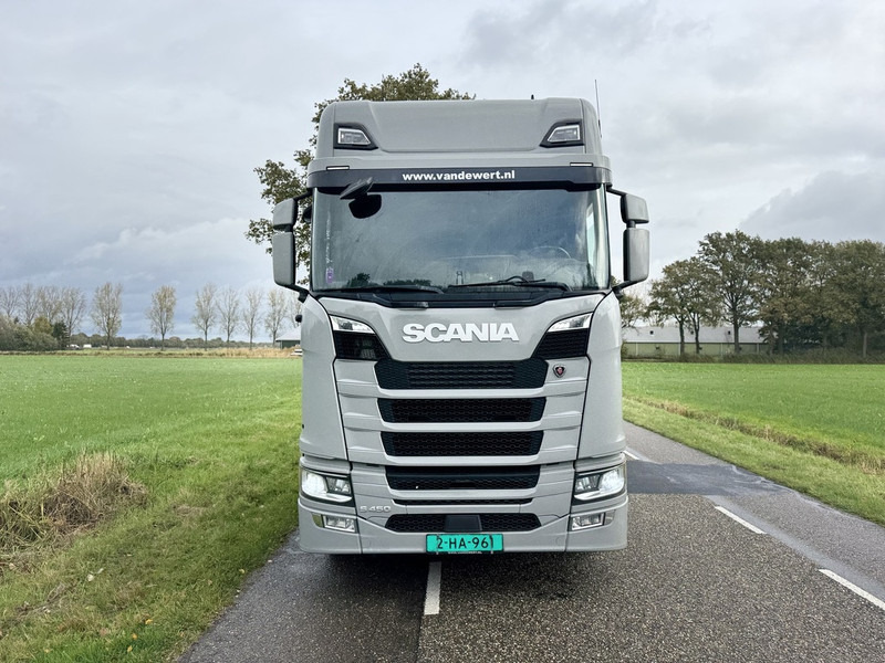 Scania S450 NGS 6X2 Machine Transporter / Oprij Vrachtwagen Euro 6 Automaat - Full Air - 2019 - APK 11-26 - شاحنة نقل سيارات شاحنة: صور 3 Scania S450 NGS 6X2 Machine Transporter / Oprij Vrachtwagen Euro 6 Automaat - Full Air - 2019 - APK 11-26 - شاحنة نقل سيارات شاحنة: صور 3