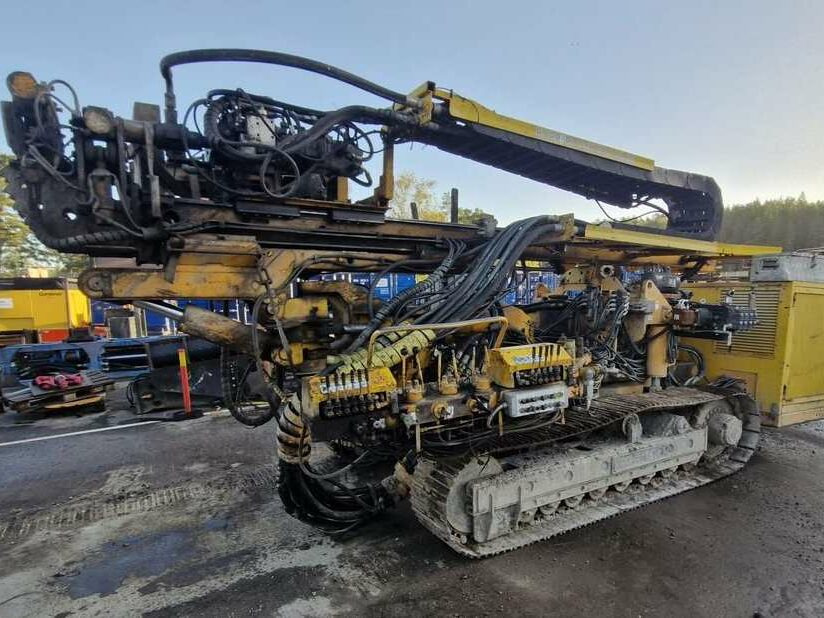 Klemm KR 805-2 - آلة حفر: صور 1 Klemm KR 805-2 - آلة حفر: صور 1