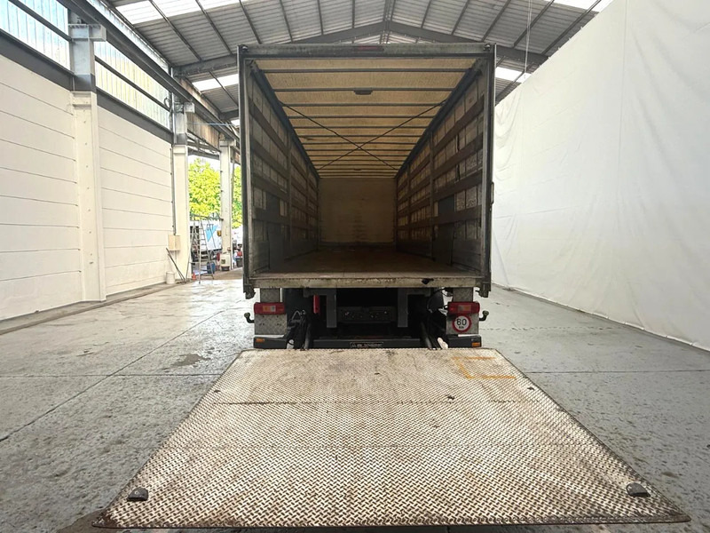 Volvo FM 330 / Essieu relevable et directionnel / Steerable lift axle / Lift as en stuuras - شاحنة ستارة: صور 5 Volvo FM 330 / Essieu relevable et directionnel / Steerable lift axle / Lift as en stuuras - شاحنة ستارة: صور 5