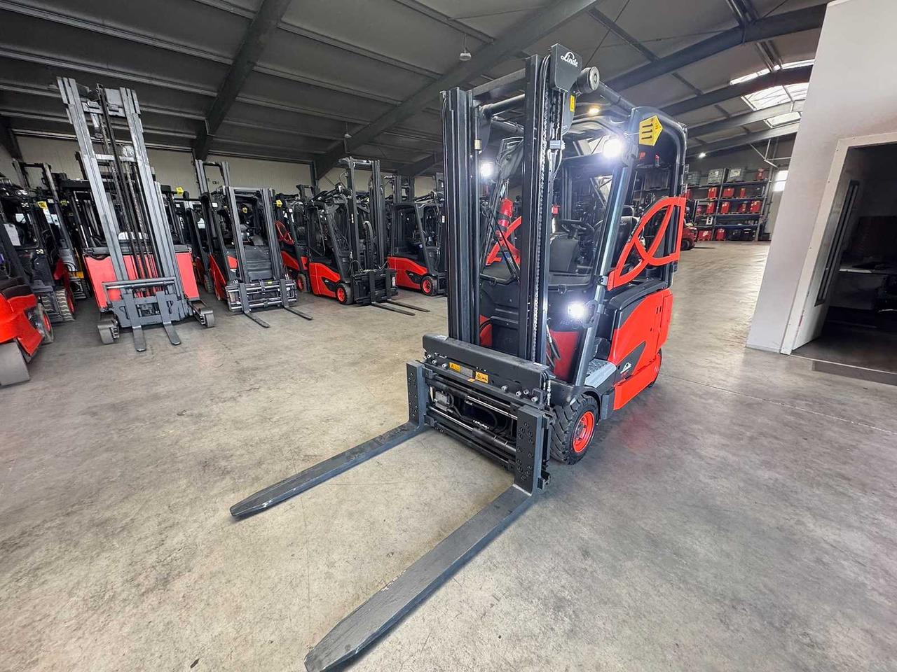 01/2019 SERVICE+UVV 10/2026 LINDE E16PH 3RD + 4TH VALVE FORK ADJUSTER ELECTRIC FORKLIFT 4,706 HOURS - رافعة شوكية: صور 2 01/2019 SERVICE+UVV 10/2026 LINDE E16PH 3RD + 4TH VALVE FORK ADJUSTER ELECTRIC FORKLIFT 4,706 HOURS - رافعة شوكية: صور 2