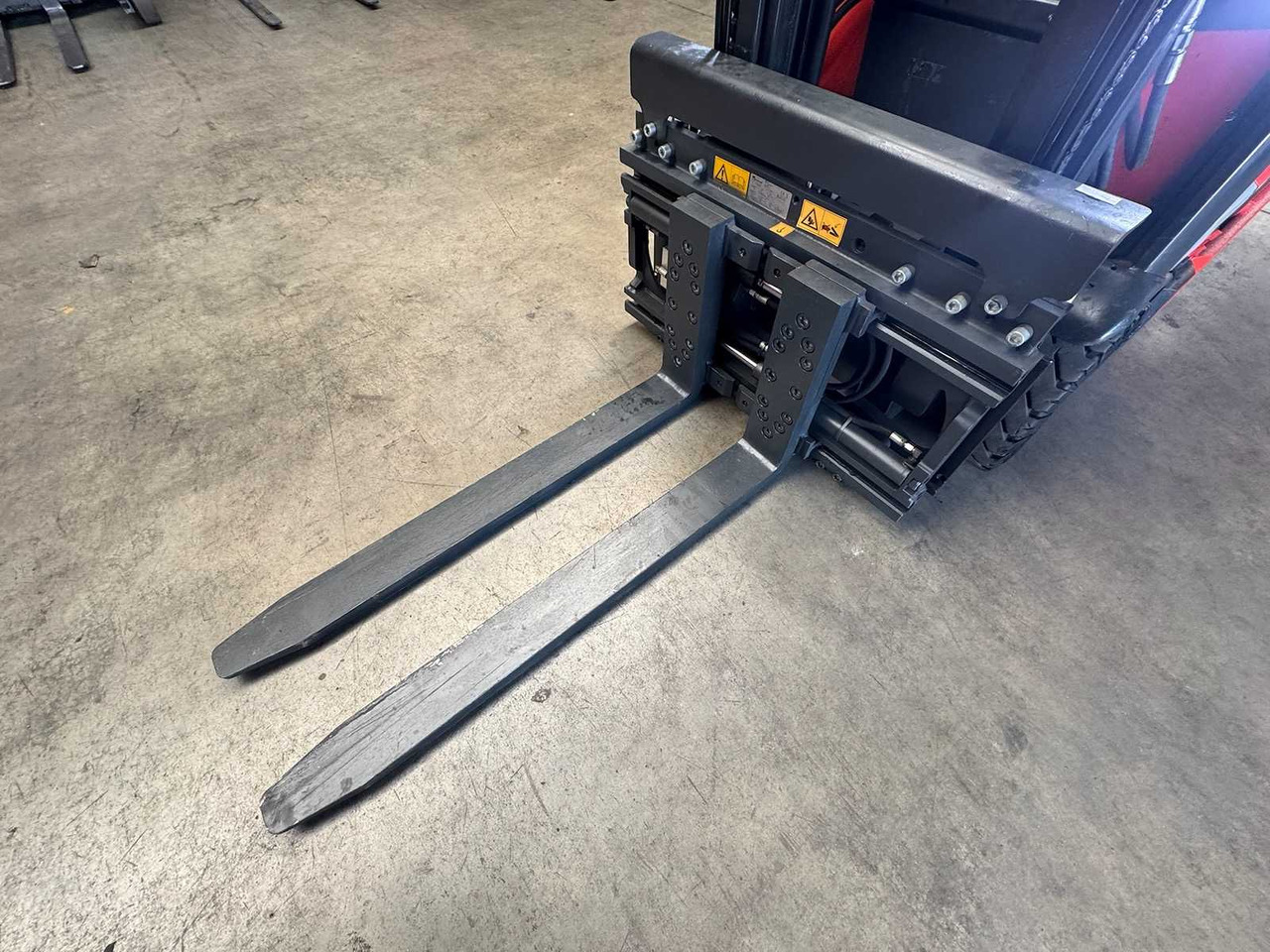 01/2019 SERVICE+UVV 10/2026 LINDE E16PH 3RD + 4TH VALVE FORK ADJUSTER ELECTRIC FORKLIFT 4,706 HOURS - رافعة شوكية: صور 5 01/2019 SERVICE+UVV 10/2026 LINDE E16PH 3RD + 4TH VALVE FORK ADJUSTER ELECTRIC FORKLIFT 4,706 HOURS - رافعة شوكية: صور 5