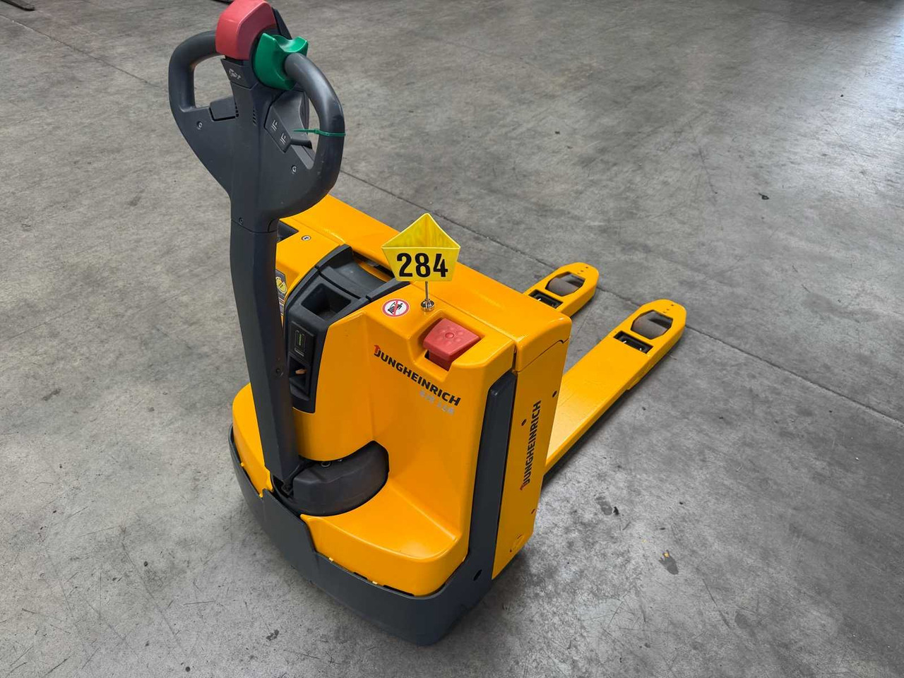 10/2024 SERVICE+UVV 10/2026 JUNGHEINRICH EJE116 1,600KG PALLET TRUCK ANT 2,198 HOURS - رافعة شوكية: صور 3 10/2024 SERVICE+UVV 10/2026 JUNGHEINRICH EJE116 1,600KG PALLET TRUCK ANT 2,198 HOURS - رافعة شوكية: صور 3