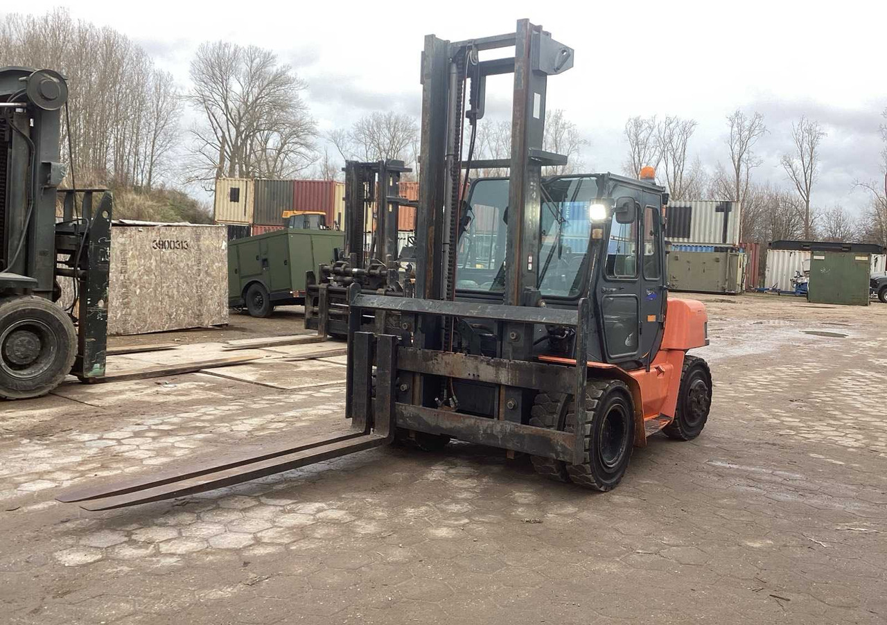1997 CLARCK SF 60 D FORKLIFT - رافعة شوكية: صور 1 1997 CLARCK SF 60 D FORKLIFT - رافعة شوكية: صور 1