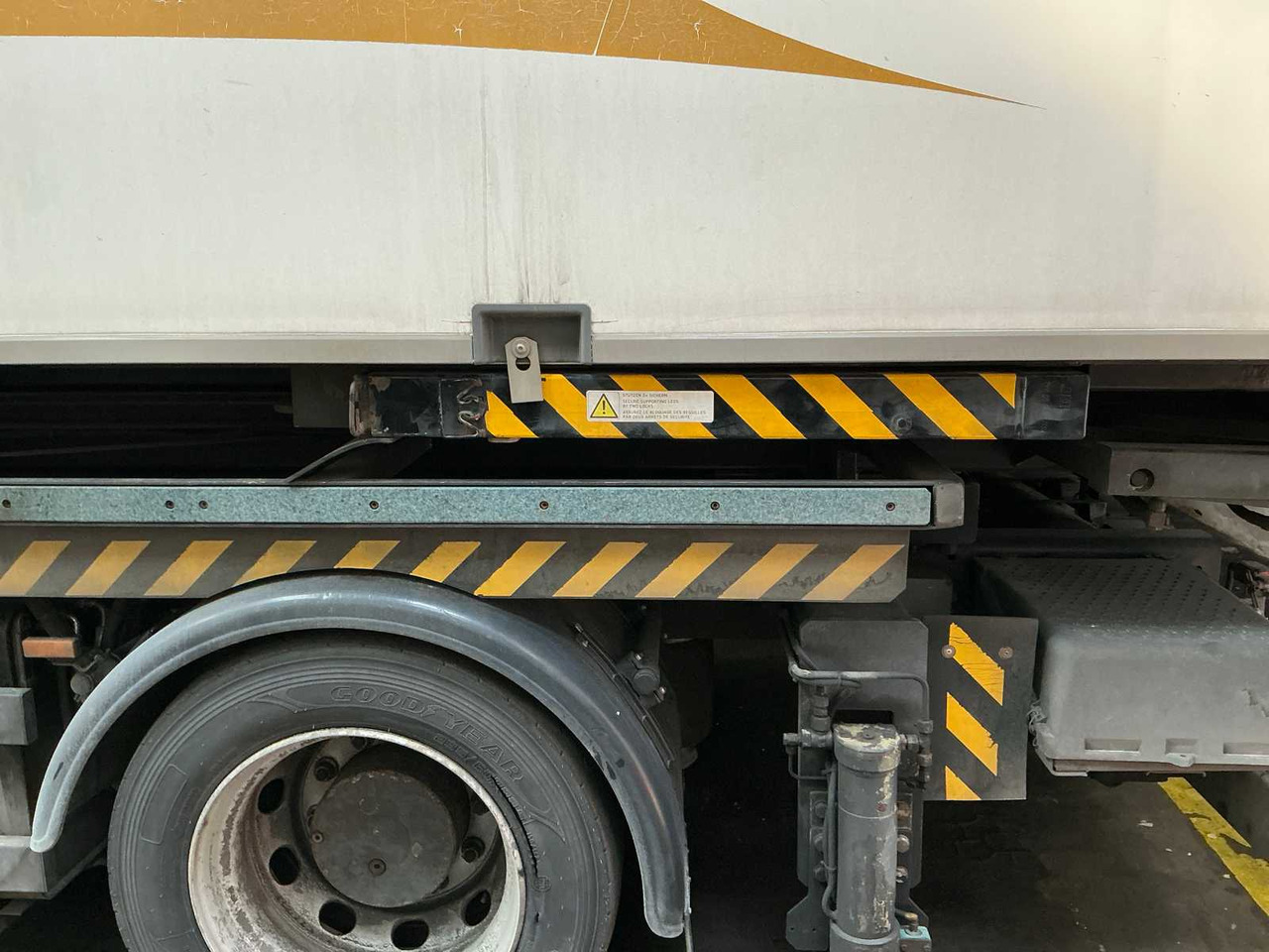 شاحنة 2002 MERCEDES-BENZ WBC22 CATERING TRUCK: صور 12 شاحنة 2002 MERCEDES-BENZ WBC22 CATERING TRUCK: صور 12