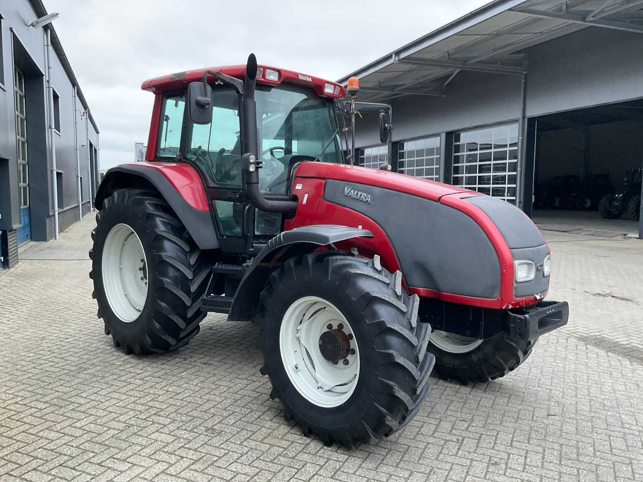 2004 VALTRA T120 ALL-WHEEL DRIVE FARM TRACTOR - جرار: صور 4 2004 VALTRA T120 ALL-WHEEL DRIVE FARM TRACTOR - جرار: صور 4