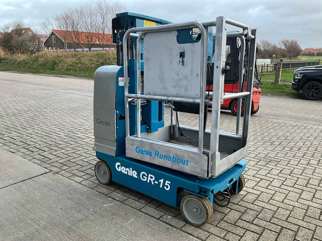 2005 GENIE GR-15 AERIAL PLATFORM - منصات هيدروليكية متنقلة: صور 2 2005 GENIE GR-15 AERIAL PLATFORM - منصات هيدروليكية متنقلة: صور 2