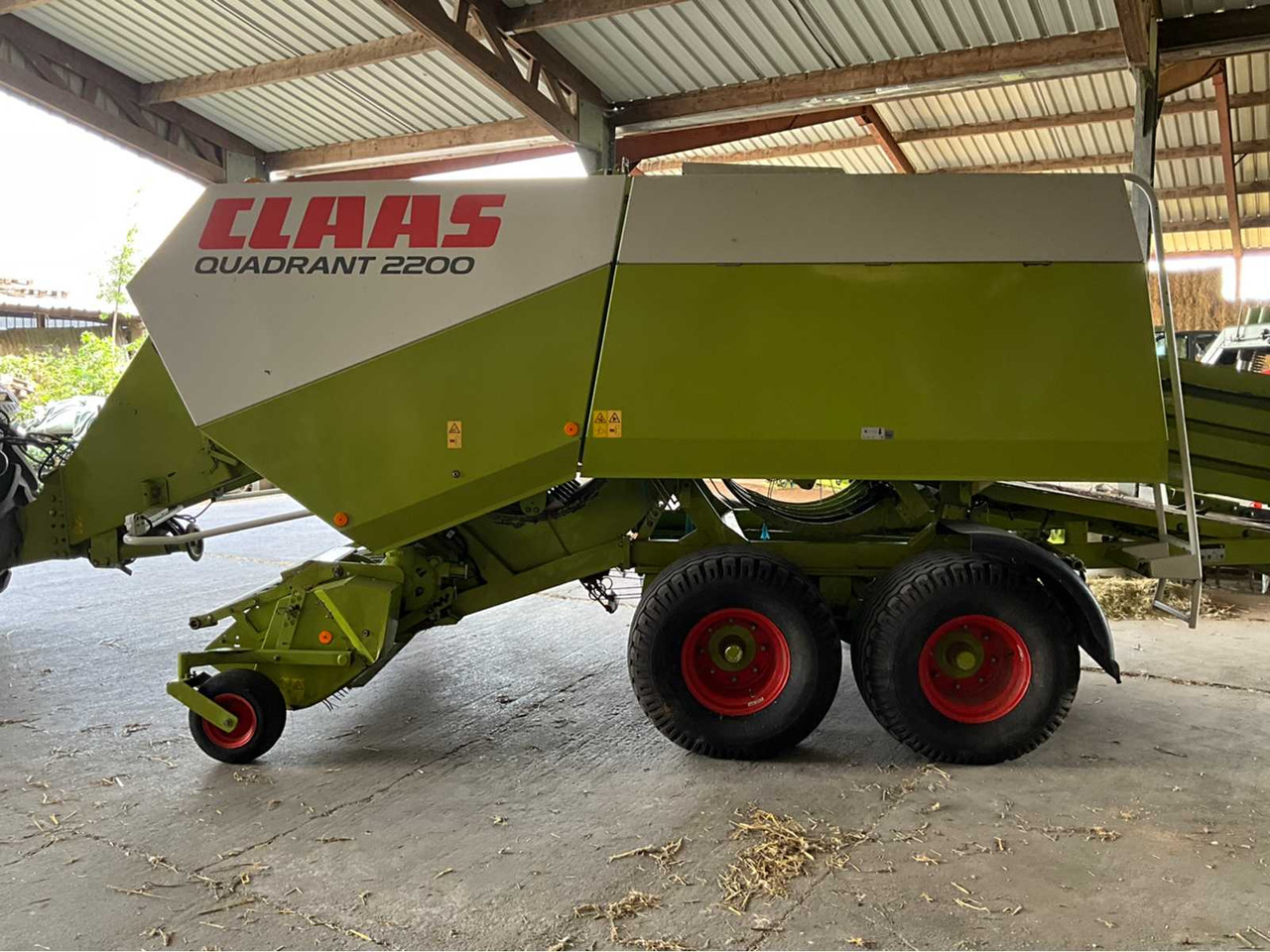 2006 Claas Quadrant 2200 baler - مكبس البالات المستطيله: صور 2 2006 Claas Quadrant 2200 baler - مكبس البالات المستطيله: صور 2