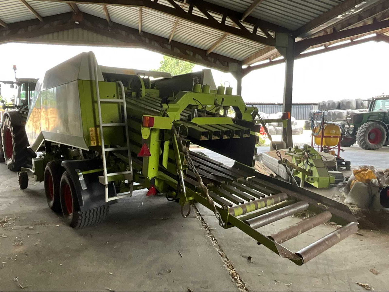 2006 Claas Quadrant 2200 baler - مكبس البالات المستطيله: صور 3 2006 Claas Quadrant 2200 baler - مكبس البالات المستطيله: صور 3