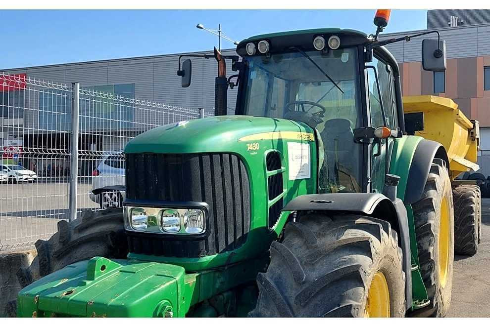 2009 -JOHN DEERE - 7430 MW2 CD44 - 4-WHEEL DRIVE TRACTOR - جرار: صور 5 2009 -JOHN DEERE - 7430 MW2 CD44 - 4-WHEEL DRIVE TRACTOR - جرار: صور 5