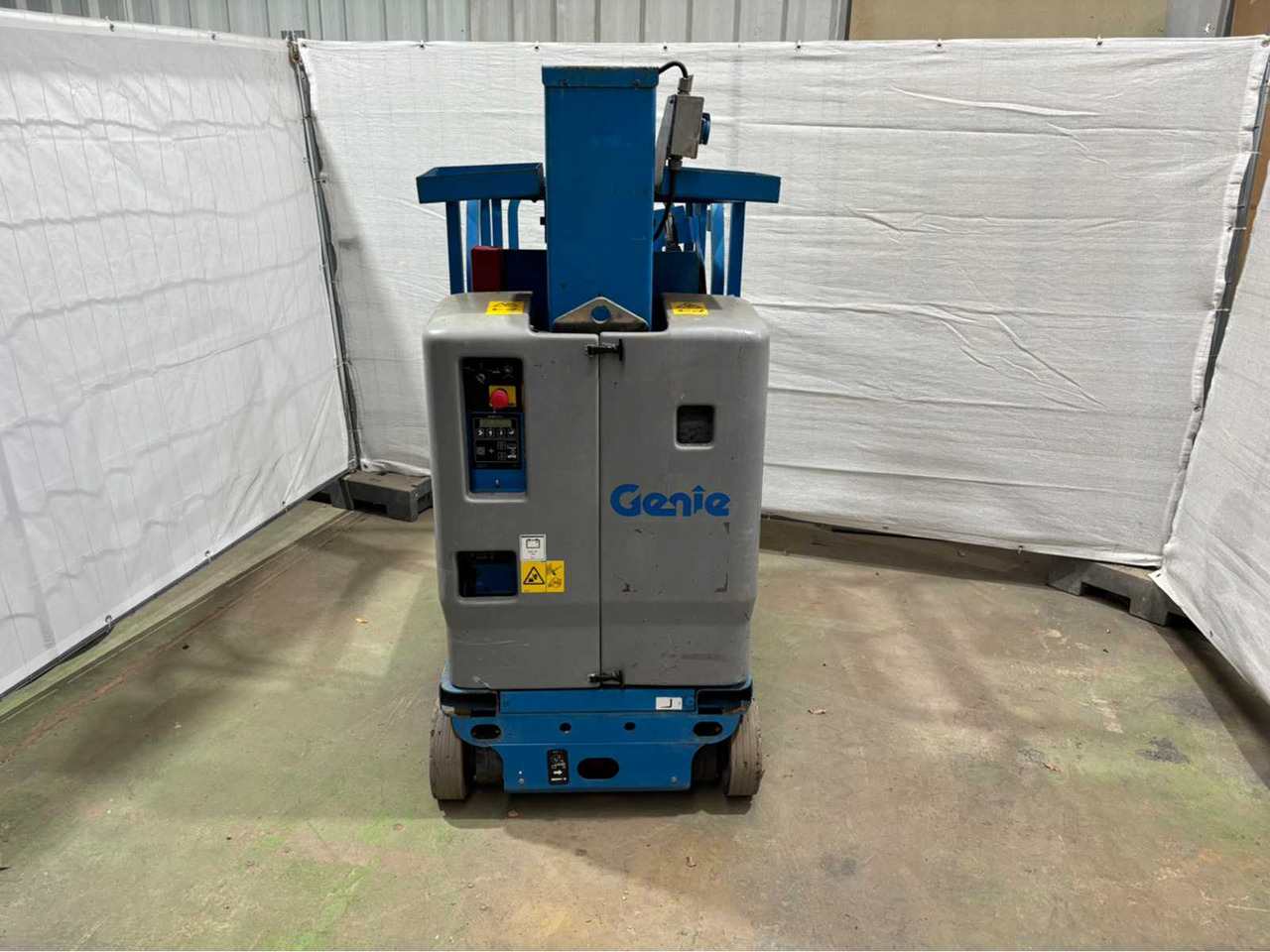 2011 GENIE GRC12 AERIAL WORK PLATFORM - 197H - 75CM - منصات هيدروليكية متنقلة: صور 3 2011 GENIE GRC12 AERIAL WORK PLATFORM - 197H - 75CM - منصات هيدروليكية متنقلة: صور 3