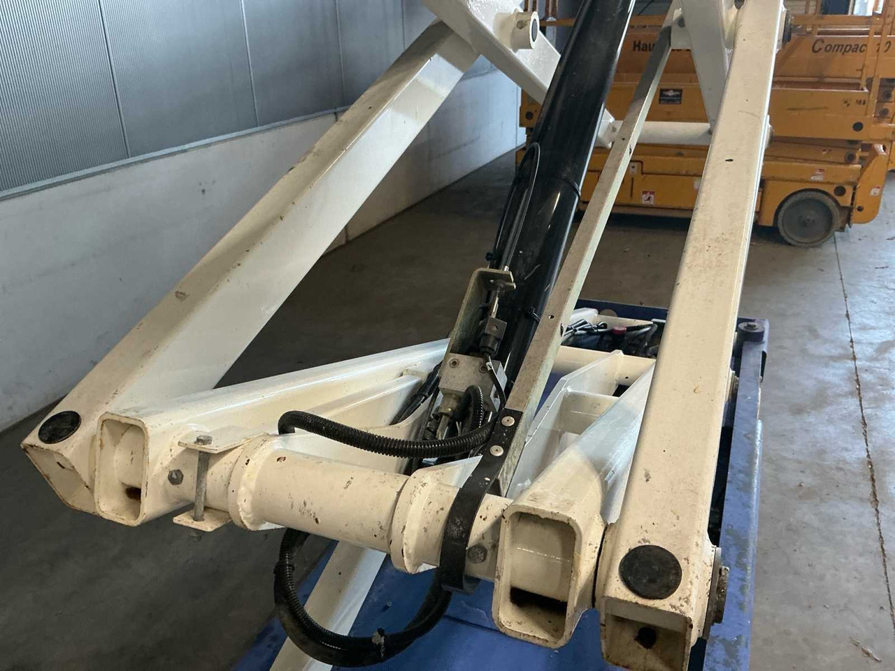 منصات هيدروليكية متنقلة 2011 HAULOTTE COMPACT 8 AERIAL PLATFORM: صور 15