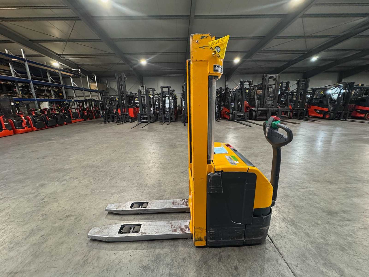 2012 SERVICE + UVV 09/2026 JUNGHEINRICH EJC220 2,000KG STACKER PALLET TRUCK ANT FREE LIFT 5,484 HOURS - رافعة شوكية: صور 1 2012 SERVICE + UVV 09/2026 JUNGHEINRICH EJC220 2,000KG STACKER PALLET TRUCK ANT FREE LIFT 5,484 HOURS - رافعة شوكية: صور 1