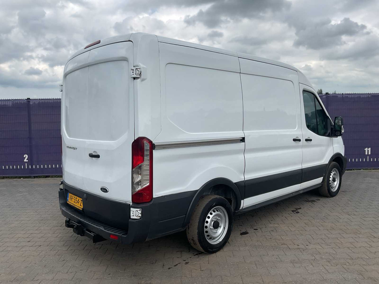2015 - FORD - TRANSIT - 350 2.2 TDCI L2H2 TR - COMMERCIAL VEHICLE - الشاحنات الصغيرة: صور 3 2015 - FORD - TRANSIT - 350 2.2 TDCI L2H2 TR - COMMERCIAL VEHICLE - الشاحنات الصغيرة: صور 3