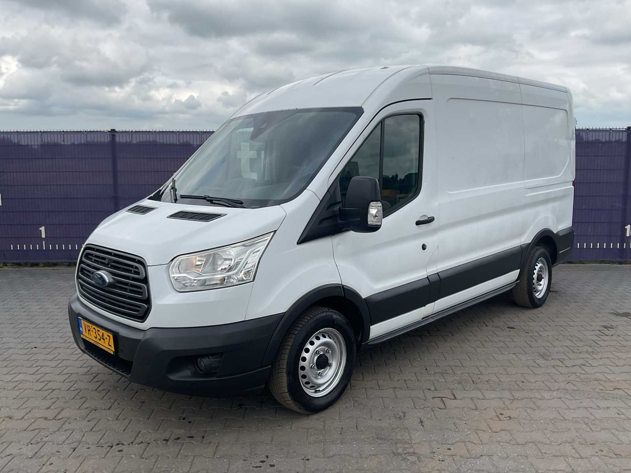 2015 - FORD - TRANSIT - 350 2.2 TDCI L2H2 TR - COMMERCIAL VEHICLE - الشاحنات الصغيرة: صور 1 2015 - FORD - TRANSIT - 350 2.2 TDCI L2H2 TR - COMMERCIAL VEHICLE - الشاحنات الصغيرة: صور 1