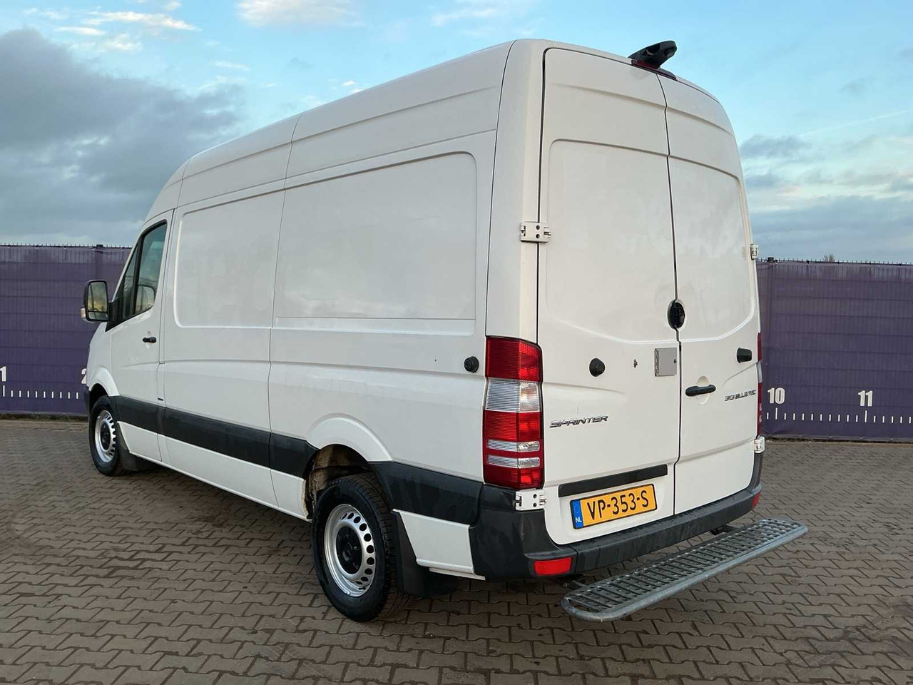 2015 - MERCEDES-BENZ - SPRINTER - 413 2.2 CDI 366 HDDC - COMMERCIAL VEHICLE - الشاحنات الصغيرة: صور 3 2015 - MERCEDES-BENZ - SPRINTER - 413 2.2 CDI 366 HDDC - COMMERCIAL VEHICLE - الشاحنات الصغيرة: صور 3