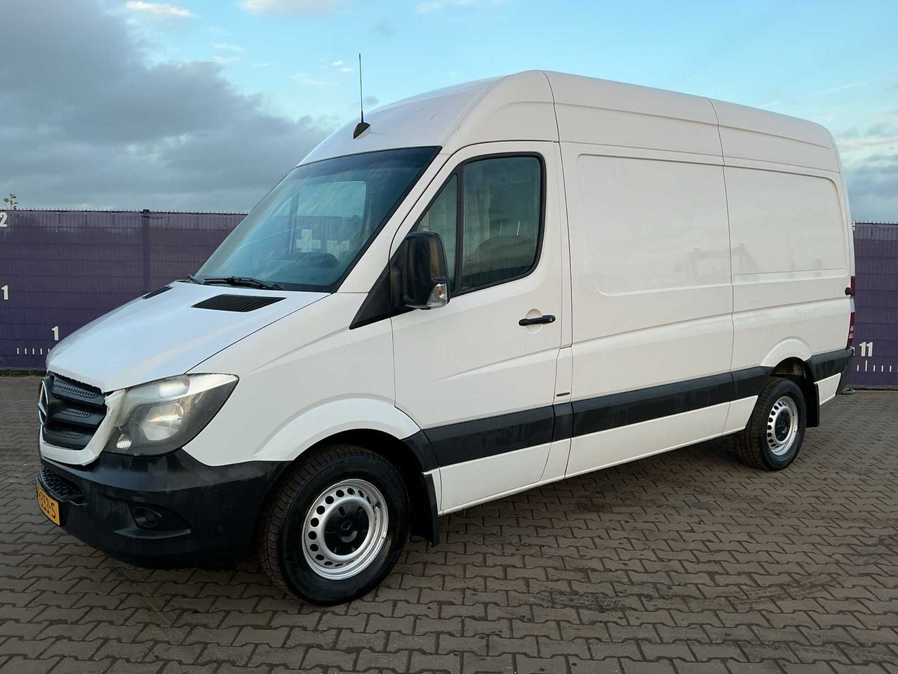 2015 - MERCEDES-BENZ - SPRINTER - 413 2.2 CDI 366 HDDC - COMMERCIAL VEHICLE - الشاحنات الصغيرة: صور 1 2015 - MERCEDES-BENZ - SPRINTER - 413 2.2 CDI 366 HDDC - COMMERCIAL VEHICLE - الشاحنات الصغيرة: صور 1