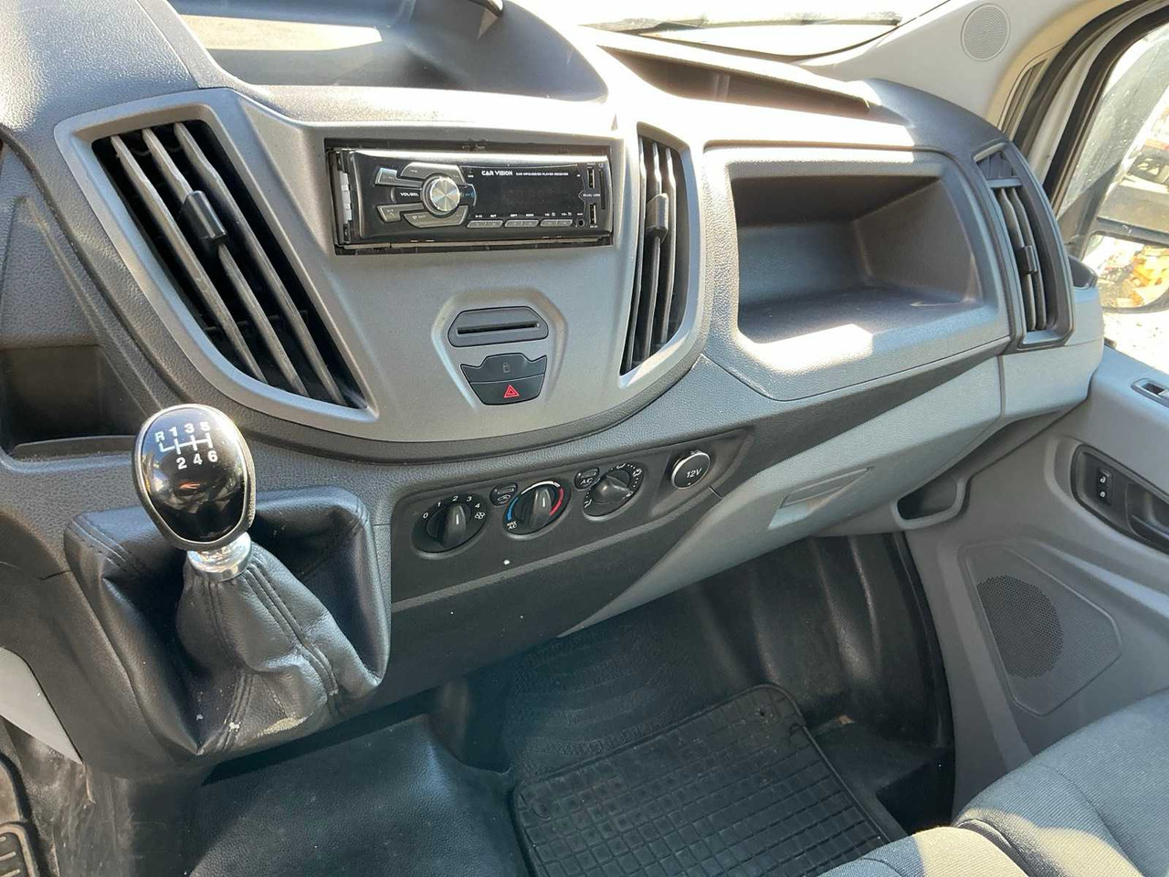 الشاحنات الصغيرة 2018 FORD TRANSIT VAN: صور 12