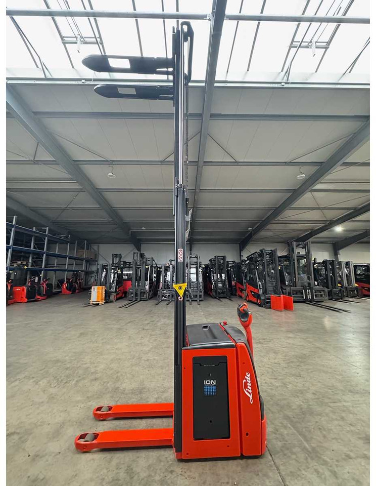 2018 SERVICE +UVV 09/2026 LINDE L14 LITHIUM LI-ION 1.400KG PALLET TRUCK ANT 2.300 HOURS - رافعة شوكية: صور 4 2018 SERVICE +UVV 09/2026 LINDE L14 LITHIUM LI-ION 1.400KG PALLET TRUCK ANT 2.300 HOURS - رافعة شوكية: صور 4