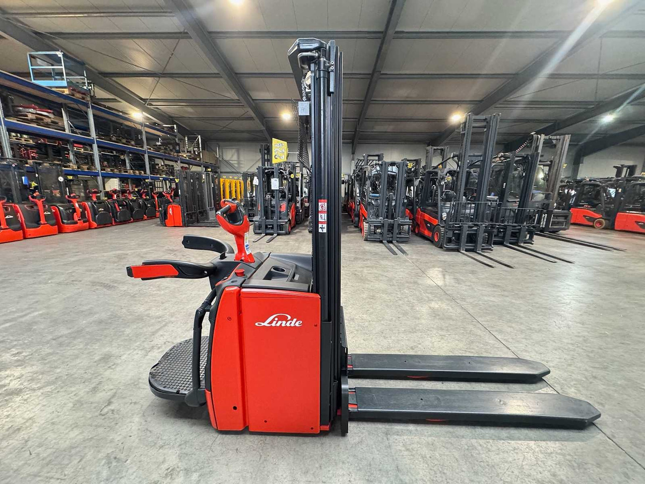 2018 SERVICE + UVV 10/2026 LINDE L14API TRIPLEX 470CM PALLET TRUCK PALLET TRUCK ANT SCALES INITIAL STROKE - رافعة شوكية: صور 3 2018 SERVICE + UVV 10/2026 LINDE L14API TRIPLEX 470CM PALLET TRUCK PALLET TRUCK ANT SCALES INITIAL STROKE - رافعة شوكية: صور 3