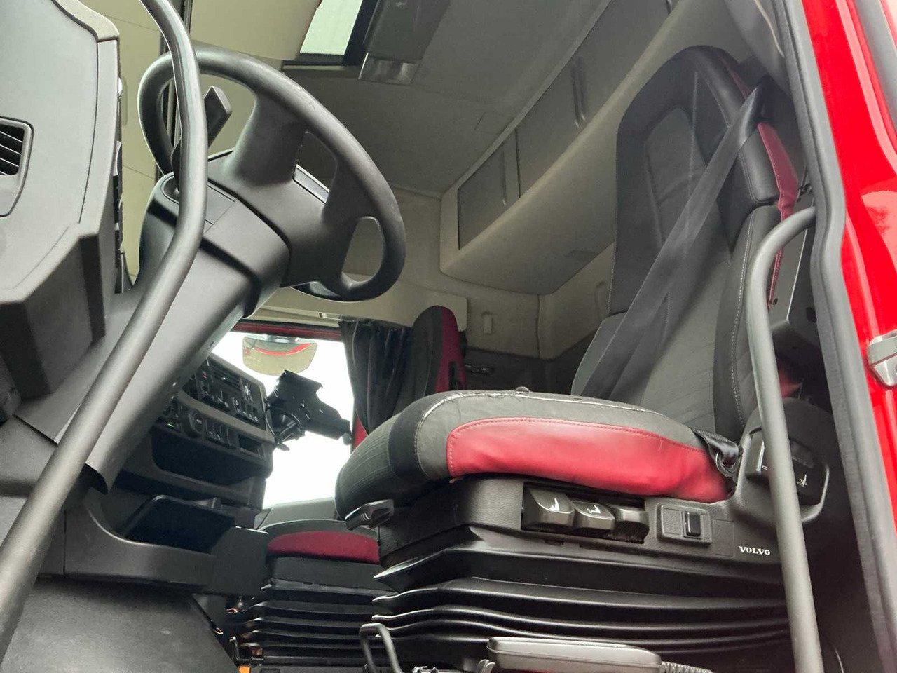 شاحنة 2018 VOLVO FH TRACTOR UNIT (74113-695): صور 15 شاحنة 2018 VOLVO FH TRACTOR UNIT (74113-695): صور 15