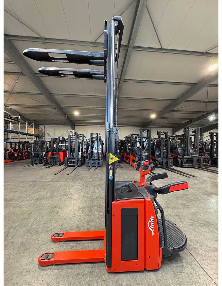 2020 SERVICE +UVV 09/2026 LINDE L14AP EVO 1.400KG PALLET TRUCK ANT 4.617 HOURS - رافعة شوكية: صور 3 2020 SERVICE +UVV 09/2026 LINDE L14AP EVO 1.400KG PALLET TRUCK ANT 4.617 HOURS - رافعة شوكية: صور 3