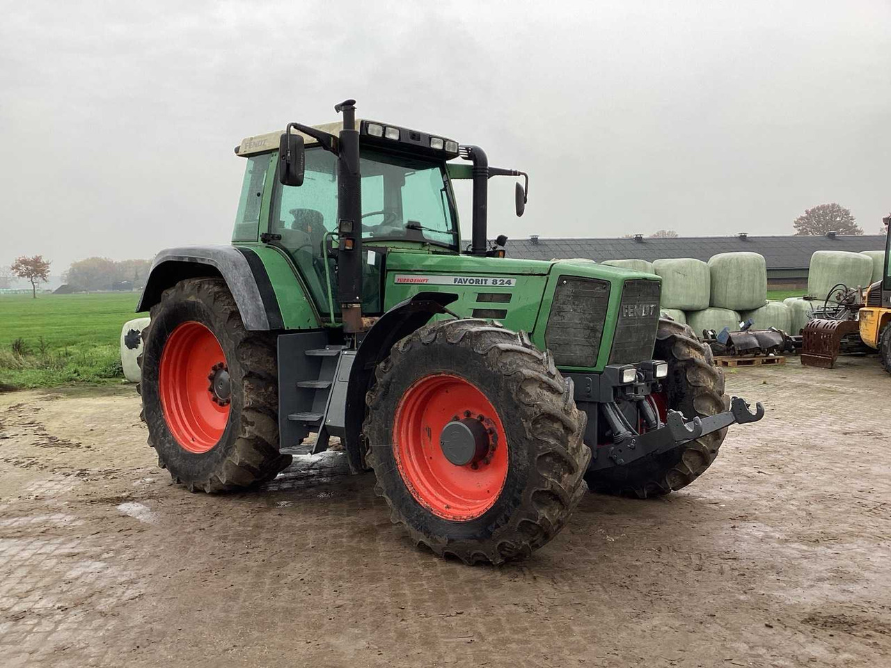 824 824 TURBO SHIFT ALL-WHEEL DRIVE FARM TRACTOR - جرار: صور 2 824 824 TURBO SHIFT ALL-WHEEL DRIVE FARM TRACTOR - جرار: صور 2