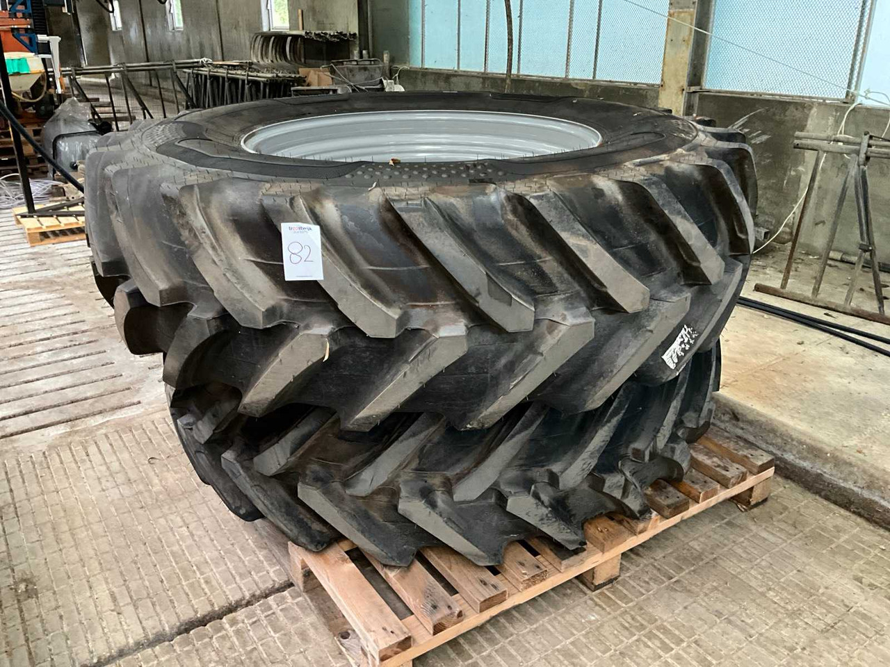 Alliance AgriStar II - الإطارات والجنوط - جرار: صور 1 Alliance AgriStar II - الإطارات والجنوط - جرار: صور 1